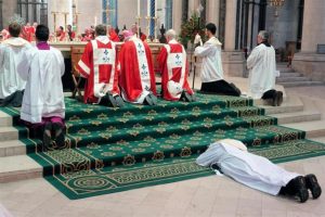 Lo storico John Morrill sacerdote a 78 anni: «Così è cambiata la mia vita»